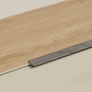 ตัวจบระหว่างห้อง (T-joint) ขนาด 2.5 x 0.6 x 240 ซม. สีเทาอ่อน 337