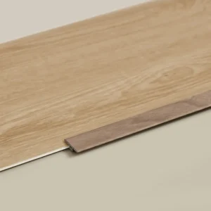 ตัวจบระหว่างห้อง (T-joint) ขนาด 2.5 x 0.6 x 240 ซม. สีโอ๊ค 307